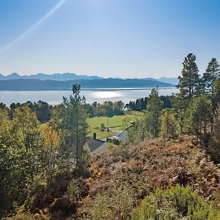 Naer Badeplass Og Molde Sentrum * Årøy