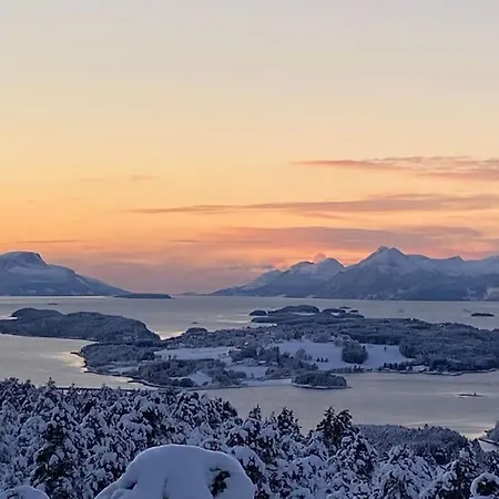 Casa vacanze Naer Badeplass Og Molde Sentrum *